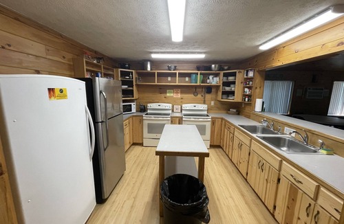 Indian River Cabin | Vacation Lodge for Big Groups: 8BR/8BTH, Sleeps 36, Pool Table, Vball, Fire Pit