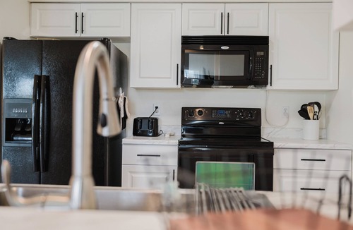 Oakland Hills House | Vacation Paradise 2bd 2bath Unit A