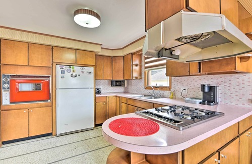 Lackawanna Cottage | Vacation Rental ~ 8 Mi to Keybank Center!