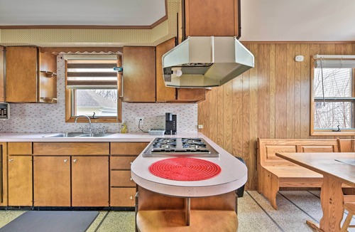 Lackawanna Apartment | Vacation Rental ~ 8 Mi to KeyBank Center!
