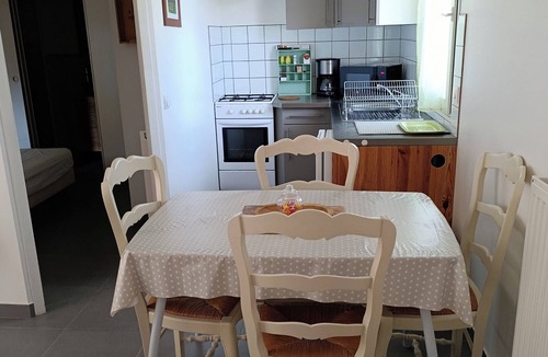 Gujan-Mestras Apartment | Vacation rental Bassin d'Arcachon 2/3 pers quiet location close to amenities and beach