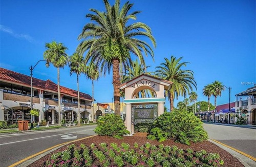 Venice Gardens House | Vacation Rental by Seminole Dr