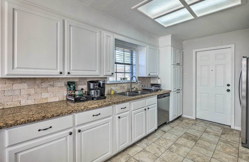 Wheeler Ridge Cottage | Vacation Rental Home Near College Station