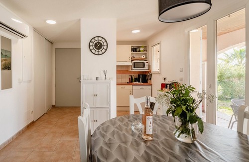 Homps Villa | Vacation Residence at Lake Jouarres