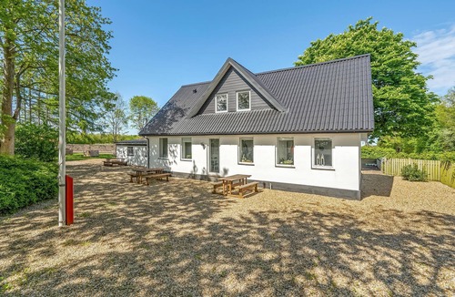 Billund Apartment | Vacation rooms in a shared house with a large garden and play facilities.