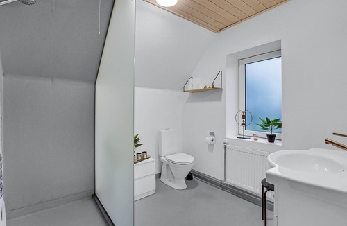 Billund Apartment | Vacation rooms in a shared house with a large garden and play facilities.