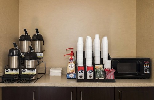 Woburn Hotel | Vacation Starts Here! Pets Allowed and FREE Parking, Steps to Woburn Mall!
