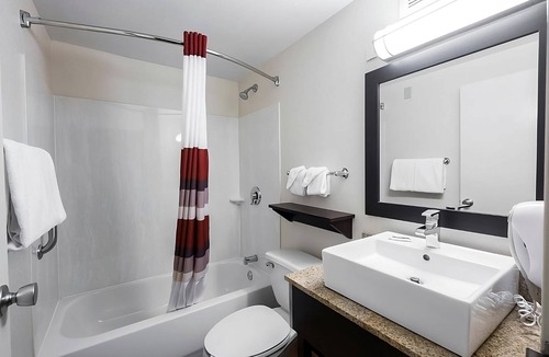 Woburn Hotel | Vacation Starts Here! Pets Allowed and FREE Parking, Steps to Woburn Mall!