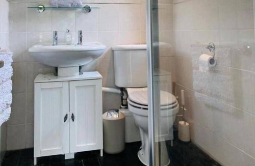 Navestock House | Vacational Bungalow - Oak Lodge