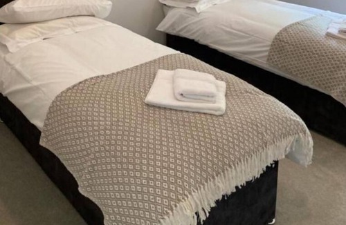 Navestock House | Vacational Bungalow - Oak Lodge