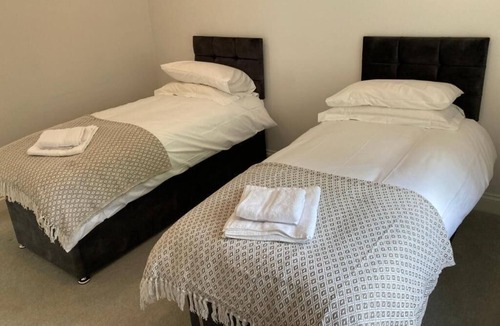 Navestock House | Vacational Bungalow - Oak Lodge