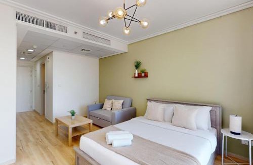 Jumeirah Lake Towers Apartment | Vacationer Holiday Homes I Elegant Studio I Convenient & Central Stay in JLT