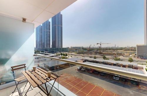 Jumeirah Lake Towers Apartment | Vacationer Holiday Homes I Elegant Studio I Convenient & Central Stay in JLT