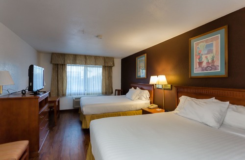Green Valley Hotel | Vagabond Inn Executive - Green Valley