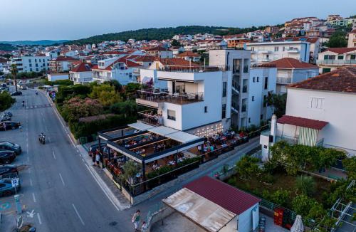 Okrug Gornji Apartment | Vagabundo beachfront apartment 2 - Luxury - Sea views - Free parking