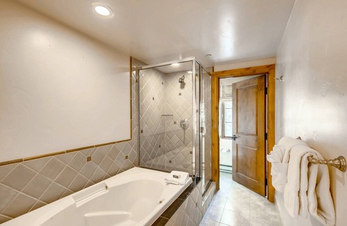 Vail Hotel | Vail Mountain Retreat | 1 Unit | Near East Meadow Drive