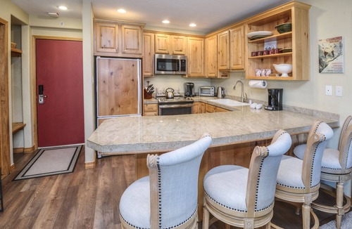 Vail Condo | Vail Mtn Views, Pool, Hot Tub - Great Mountain feel and beautiful Kitchen.