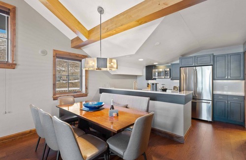 Whitepine House | Vail Village Location, 5 Star Services & Amenities + Ski In/Out Base Camp