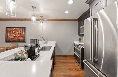 Whitepine House | Vail Village Location, 5 Star Services & Amenities + Ski In/Out Base Camp