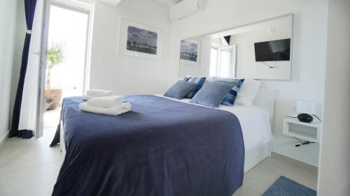 Bregi Apartment | Val Apartment - Four Seasons Escape with sea view and swimming pool