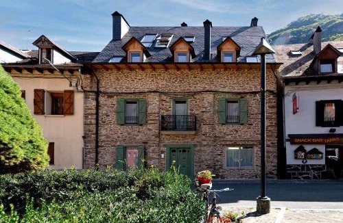 Les Apartment | Val Aran: apartamento con chimenea,jardín y vistas