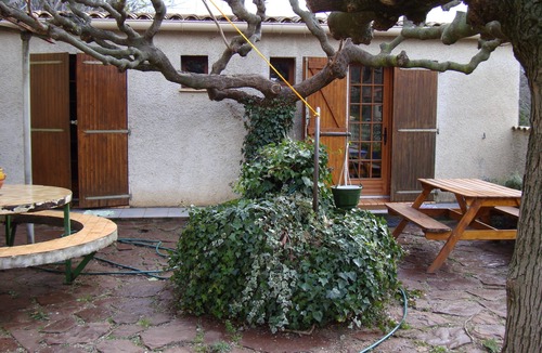 Nebian Apartment | Val'ombreuse : Maison Avec Jardin en Bord de Rivière