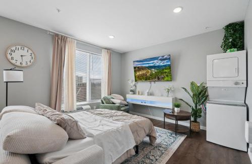 Minneapolis Apartment | Valclyde Elevated Urban Haven