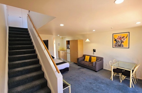 Hastings Hotel | Valdez Motor Lodge