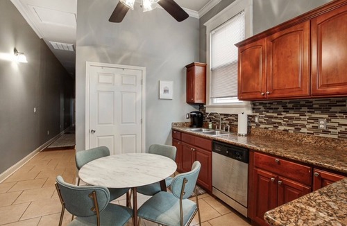 Freret House | Valence St Charmer, Walk to Freret & Tulane
