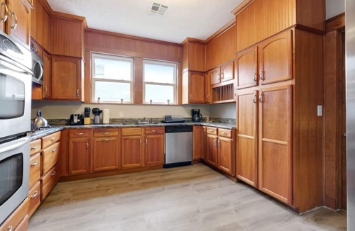 Freret House | Valence Villa ★ Large Vibrant Freret Home★