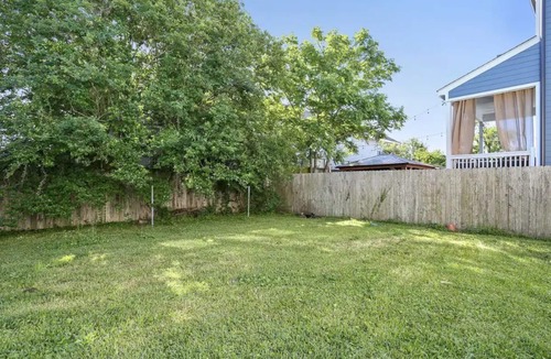 Freret House | Valence Villa ★ Large Vibrant Freret Home★