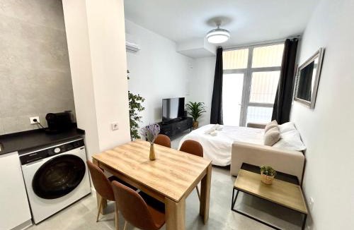 Pobles de l'Oest Apartment | Valencia Getaway - Jacuzzi, Space & Comfort