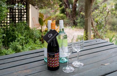 Yerrinbool House | Valencia Relax Swim and Spa