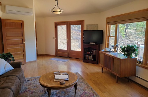 Medford Cottage | Valhalla Cabin in Nelson Meadows