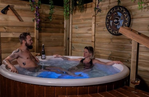 Zuydcoote Cabin | Valhalla Lodge with Dinner and Breakfast Included