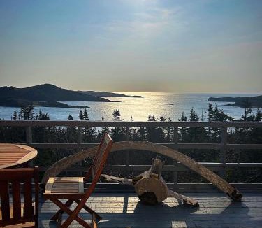 Saint Lunaire-Griquet Bed & Breakfast | Valhalla near L'Anse aux Meadows