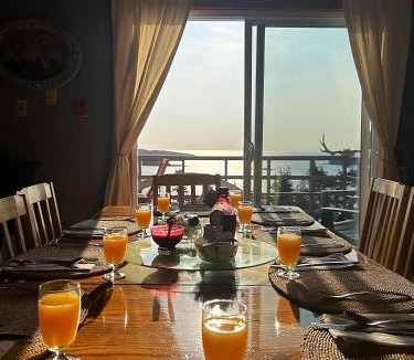 Saint Lunaire-Griquet Bed & Breakfast | Valhalla near L'Anse aux Meadows