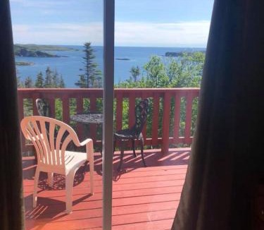 Saint Lunaire-Griquet Bed & Breakfast | Valhalla near L'Anse aux Meadows