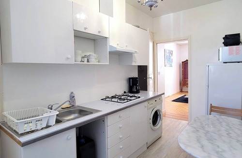 Bagneres-de-Luchon Villa | Vallée du Lys de la Villa Ilixon, spacious apartment, wifi, parking, pool table