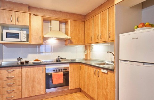 Sant Andreu Apartment | Valles 1º1 · 1h - One Bedroom Apartment, Sleeps 2