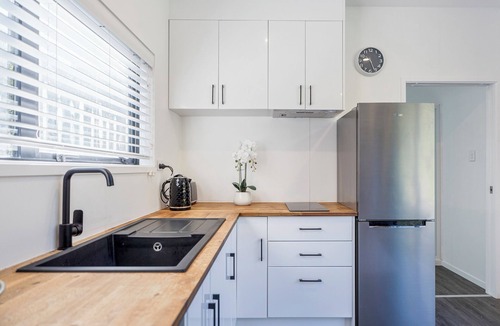 Kuaotunu House | Valley Hideaway - Kūaotunu Holiday Cabin