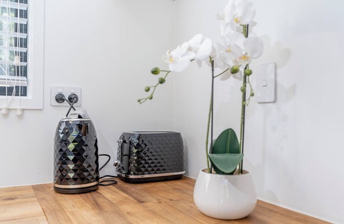 Kuaotunu House | Valley Hideaway - Kūaotunu Holiday Cabin