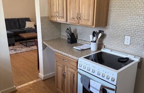 West Des Moines Apartment | Valley Junction Getaway