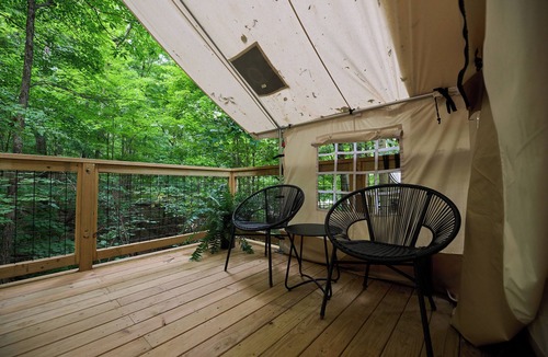 Cuyahoga Falls RV Rental | Valley Overlook, Peninsula, Ohio - Glamping Tent