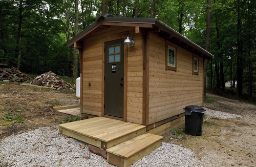 Cuyahoga Falls RV Rental | Valley Overlook, Peninsula, Ohio - Glamping Tent
