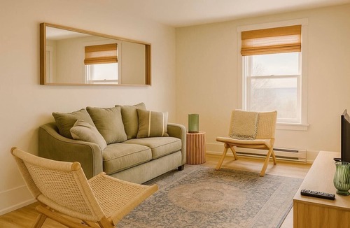 Victoria Apartment | Valley Pearl Suite | 2 BDRM sleeps 6, full kitchen