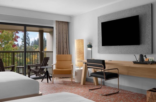 Central Oregon Hotel | Valley River Inn