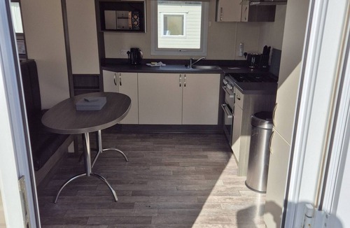 Dymchurch House | Valley side - 3 bedrooms sleeps 8