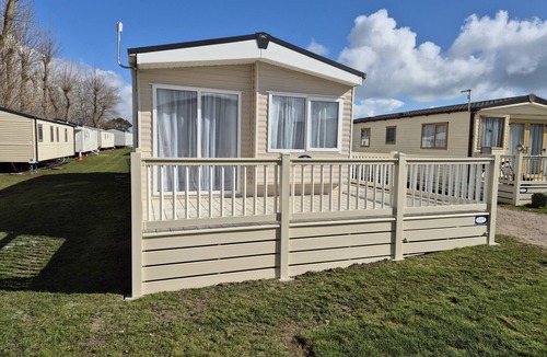 Dymchurch House | Valley side - 3 bedrooms sleeps 8
