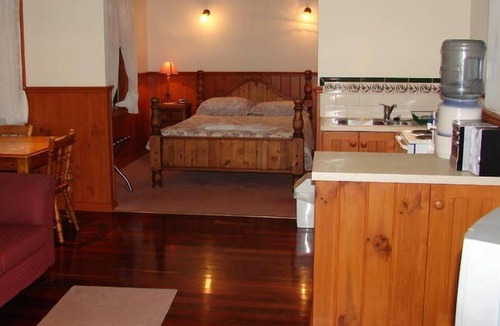 Bellbrae Apartment | Valley View 1BR Studio cottage (No pets allowed)